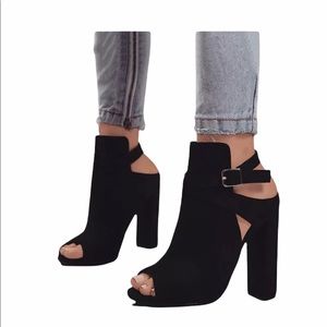 So Me Gracie Faux Leather Suede Peep Toe Heel Ankle Booties Size 8.5 Black